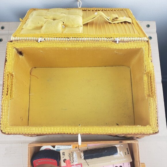 Vintage Sewing Basket & Contents - Picture 10 of 11